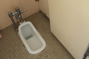 公衆トイレで大便器のレバー根こそぎ盗まれる