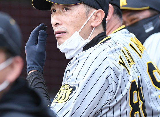 阪神タイガース矢野監督、ヤクルトスワローズの小川投手を褒める