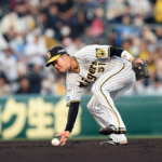 【阪神】中野が素手でランニングスローの好プレー　セーフ判定もリクエストで覆る