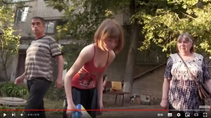 【画像】ウクライナ難民のタンクトップ美少女(12)歳、素晴らしすぎると話題にｗｗｗｗｗｗ