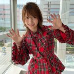 【AKB48】「顔面国宝」岡部麟、赤チェック衣装で太ももチラリ！「可愛い」「めっちゃ似合うよ」