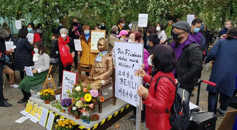 【日独韓】 ベルリン少女像撤去しに行く韓国市民団体…ドイツ・ミッテ区公務員「信じられない」