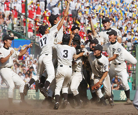 高校野球で優勝した時人差し指上げてピョンピョン跳ねるやつ嫌いな人集合