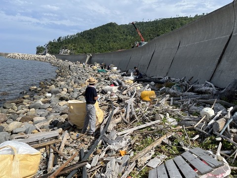 【島根】「半数以上」が韓国からのゴミ、離島住民が大量の漂着ゴミに困惑…竹島の不法占拠で漁場を締め出された歴史も
