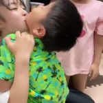 【画像あり】弟のことが好きすぎてキスをしてしまう女子中学生がコチラ