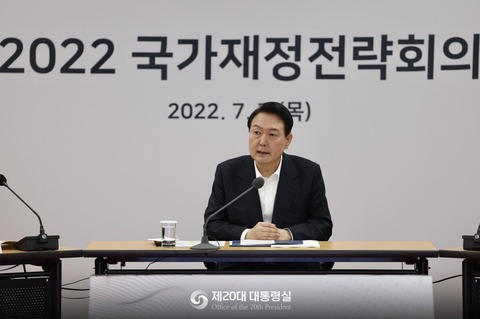【韓国】尹大統領支持率３２．５％・否定６３．５％…「デッドクロス」格差が２倍に