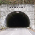 トンネルはどちらが「入り口」？