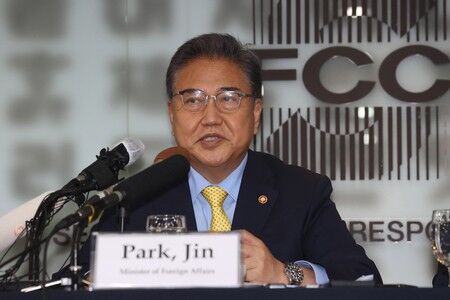 「チップ４」を持って訪中した韓国外交長官、米中葛藤の中で「説得外交」の準備