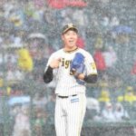 阪神　青柳がマウンドに上がった瞬間に大雨　まさかの“雨柳”試合開始見合わせ