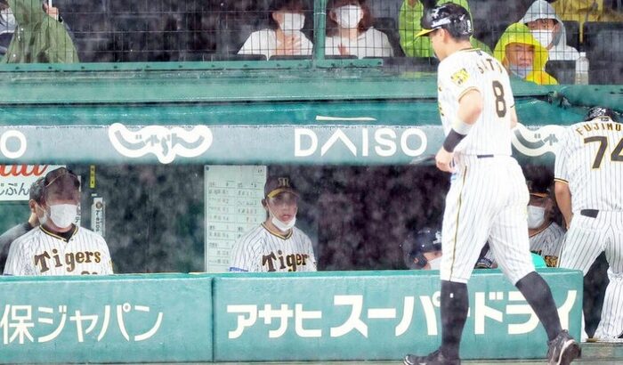 阪神　満塁で佐藤輝明が走者一掃の三塁打　７―０のリードで降雨中断