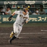 【阪神】佐藤輝明が９試合ぶりの打点！　雨中で走者一掃の３点三塁打！