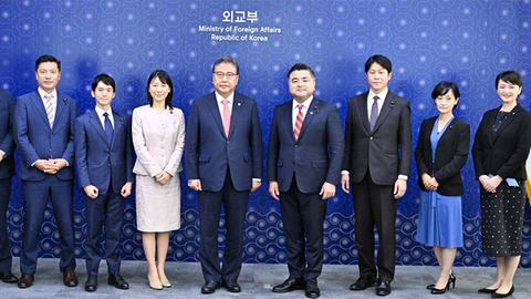 立憲民主党議員８人が韓国訪問　韓国外相「韓日関係改善が両国の利益に」