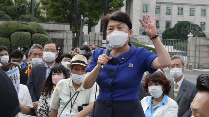 【ドドンッ】国葬反対デモ、黙祷の時間に太鼓やタンバリンを鳴らして対抗