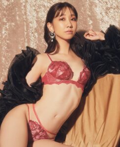 【AKB48】美しすぎる！柏木由紀（31）、セクシーさ爆発！グラマラスな赤のランジェリー姿大胆披露「スタイル抜群！」絶賛の声殺到
