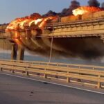 【ロシア悲報】クリミア大橋で爆発が発生　道路橋が崩壊　燃料を積んだ貨物列車が炎上
