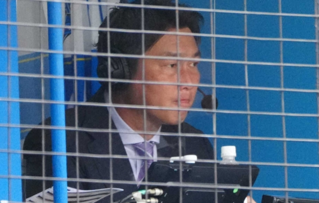 広島の新監督・新井貴浩氏「来シーズンから広島カープの指揮を執ることになりました」 テレビ解説で報告