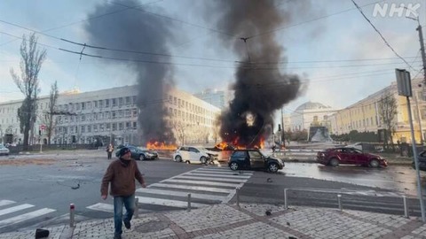 ウクライナ首都キーウで少なくとも3回の爆発音 黒い煙も