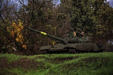 ウクライナ、南部で防衛線突破か　東部でも攻勢