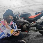 バイク系YouTuber、コンビニ駐車場でヘルメットを盗まれる