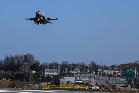 安全性議論の韓国空軍ＫＦ１６戦闘機が８度目の墜落…操縦士は非常脱出
