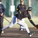 阪神　佐藤輝明「甘ちゃん」卒業し“根性特守”やり抜く、岡田監督の厳しい言葉に奮い立った