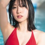 【日向坂46のエース】金村美玖、赤のビキニ姿で美しい谷間披露！人生初の水着撮影「恥ずかしすぎて…」