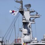 【聯合ニュース】韓国海軍が国際観艦式に参加　岸田氏乗る「いずも」に敬礼　韓国内で「旭日旗」論争が巻き起こる可能性