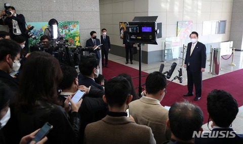 韓国記者協会　尹大統領のぶら下がり取材中止に「記者を仲違いさせる試み」　大統領室「国民との意思疎通を阻害する障害物」