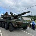 【パヨク発狂】26トン“戦車”、生活道路を走る　105ミリ砲付き　日米演習中の沖縄・与那国島