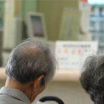 75歳以上の医療保険料、1人あたり年4千円増検討　現役は負担減へ