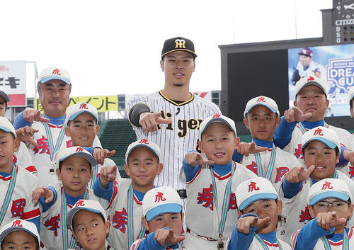 阪神　佐藤輝明が“怒ってはいけない”野球大会に共感「楽しむというのは僕も大切にしている」