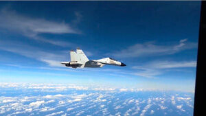 中国戦闘機、米軍機に6メートルまで異常接近