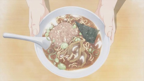 (ヽ´ん`)カップ麺の冷めた残り汁をすする。ざまあ見ろ