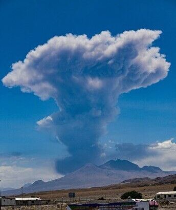 アンデスの火山噴火　噴煙６０００メートル　チリ