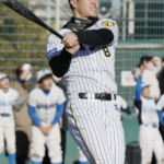 【阪神】佐藤輝明、来季スローガン「A．R．E．」にニヤリ「頑張ります」豪快アーチでアレ貢献