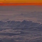 UFO？高度12,000メートルで謎の物体、パイロットが撮影した飛行物体