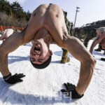 【ワウコリア】”韓国1％”海兵隊捜索隊、体感温度マイナス20度極寒の中で「裸訓練」