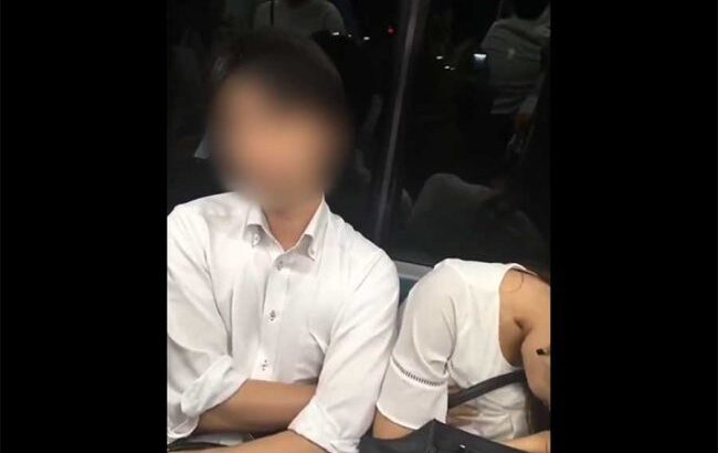【動画】電車内で泥酔女性の胸を揉む動画が炎上