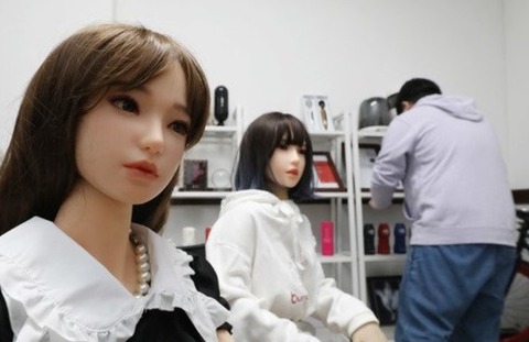 等身大人形、韓国で相次ぐ不適切投棄…発見者“バラバラ事件”と困惑