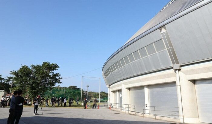 阪神　鳥谷敬臨時コーチが宜野座入り　宜野座ドームは練習前に異例の“鉄のカーテン”