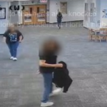 【動画】アメリカの高校でSwitchを授業中に取り上げられ教師を失神するまでボコボコに殴る事件が発生