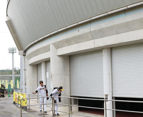 阪神　「岡田のカーテン」全てのシャッター閉められ室内でサインプレー確認、念入りに40分