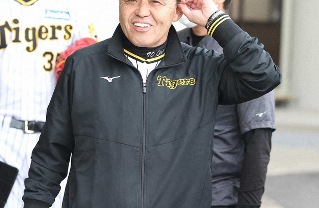 【阪神】岡田彰布監督、入れ替えについて「（コーチ陣に）待って下さいって今言われたよ。そんな、待てへんけどな」