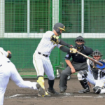 【阪神】佐藤輝が技ありの二塁打を披露　糸井氏驚く「そんなんできるんや、テル！」