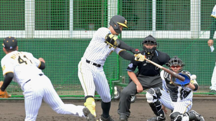 【阪神】佐藤輝が技ありの二塁打を披露　糸井氏驚く「そんなんできるんや、テル！」