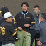 阪神キャンプにＯＢの鳥谷臨時コーチが参戦　鉄人の極意などを伝授「３日間ですけどよろしく」