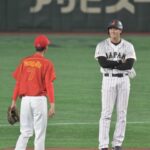 【画像】大谷翔平さん、自分の球を打った中国選手を呼び出してお褒めになられるｗｗｗ