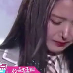 韓国アイドル、生放送中に鼻が崩壊してしまう…