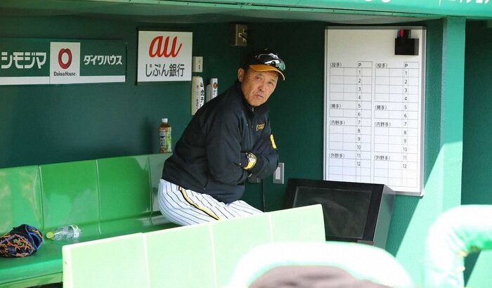 阪神・岡田監督　15年ぶり甲子園一塁側ベンチから“采配リハ”　前回監督時より「ベンチ深くなったよな」