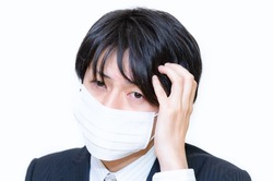 【悲報】日本人さん、マスクを外す勇気がない